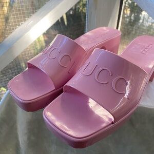 Gucci Pink Mules with Smooth Design and Square Toe